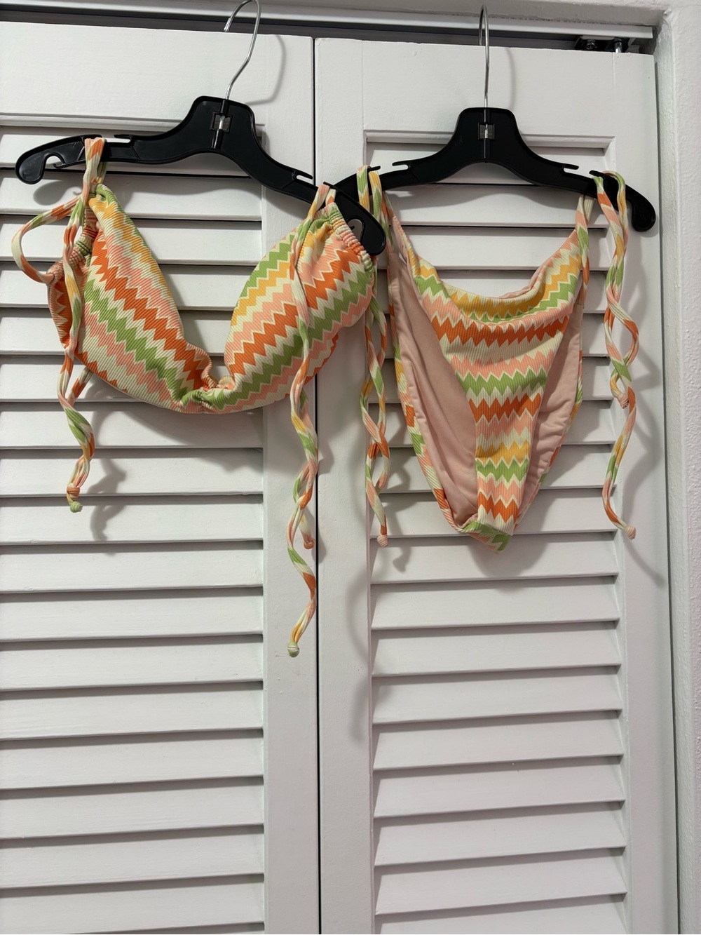 Tie-Shoulder Zigzag Bikini Set in Orange, Green & Cream